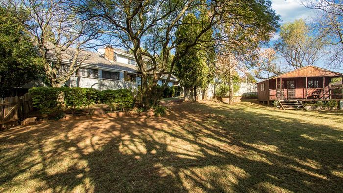 For Sale: 5-bedroom house in Florida Hills with pool, cottage, and office space.