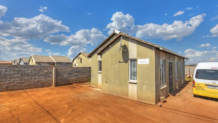 For Sale: 3-Bedroom House in Protea Glen with open plan living and expansion potential.