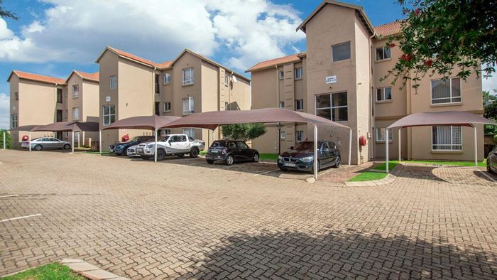 For Sale: 2-Bedroom Townhouse in Pomona with Pool, Garden, and Parking.