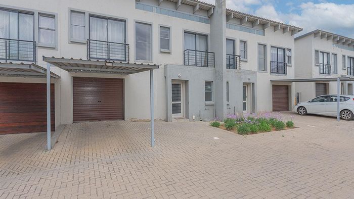 For Sale: 3-Bedroom Townhouse in Albertsdal with garden, garage, and guest loo.