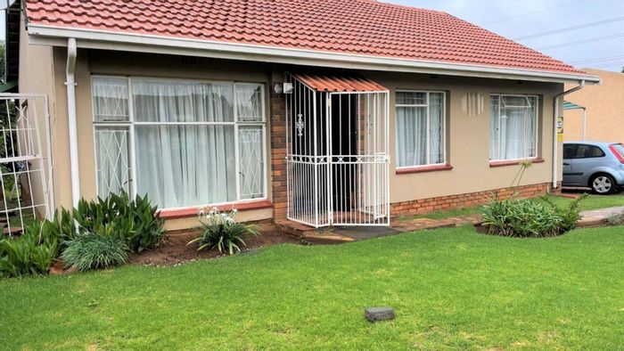 Klopperpark House For Sale: 3 beds, pool, garage, outdoor room, spacious yard.