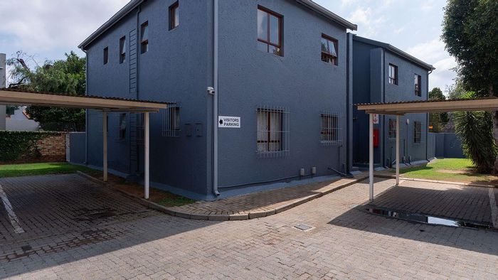 For Sale: Glen Marais Townhouse with 2 bedrooms, secure complex, close to amenities.