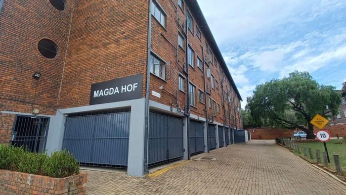 For Sale: 2-Bedroom Apartment in Croydon with Garage and Secure Complex Access.