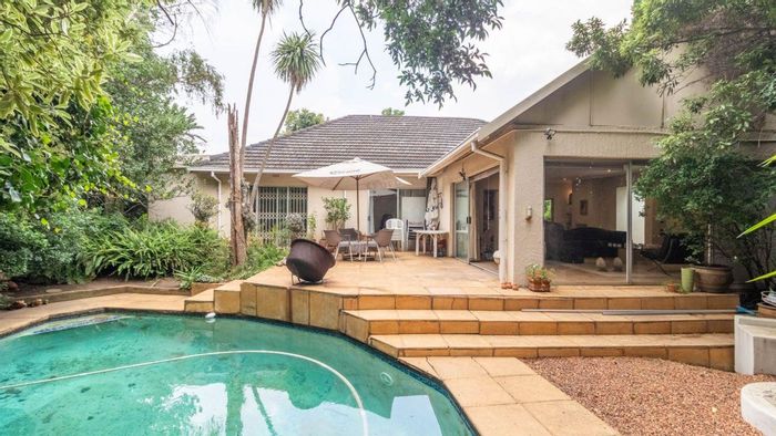 Edendale House For Sale: 3 Bedrooms, Pool, Koi Pond, Wine Storage, Double Garage.
