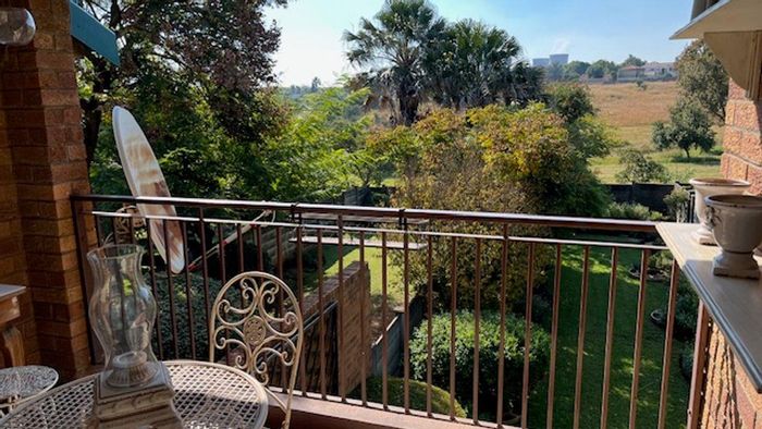 For Sale: 3-Bedroom Townhouse in Croydon with large garden and garage.