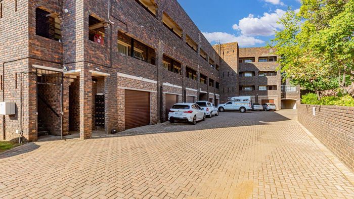 2-Bedroom Apartment in Croydon For Sale, Includes Garage and Efficient Living Space.