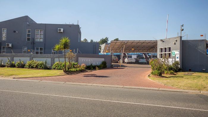 For Sale: Apartment in Winchester Hills with balcony, pool, and remote access.