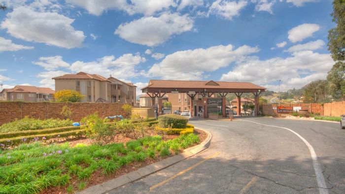 2-Bedroom Apartment in Meredale For Sale with Balcony and Park Access.