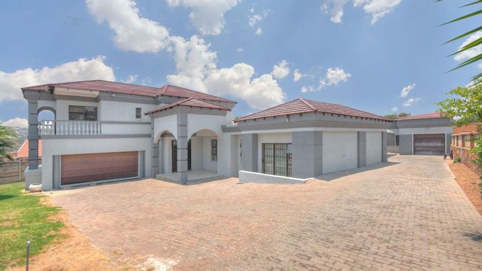 For Sale: Spacious Mondeor House with 3 kitchens, pool, and entertainment area.