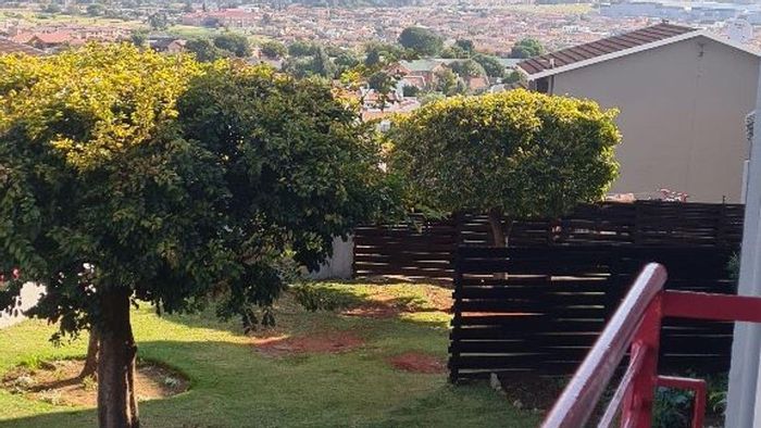 Ridgeway Townhouse For Sale: 2 bedrooms, ensuite bathrooms, balcony, pool access.