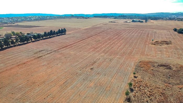 Vacant Land Residential in Grootfontein AH For Sale, 11.55 ha with borehole access.