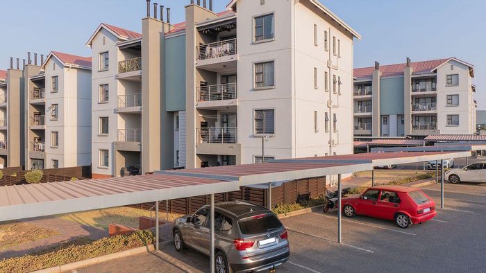 For Sale: Apartment in Modderfontein with clubhouse, pool, and covered parking.