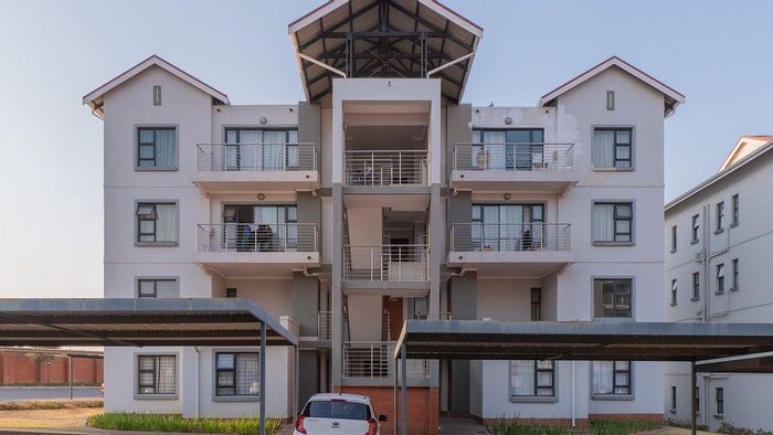 For Sale: Apartment in Modderfontein with clubhouse, pool, and convenient access.