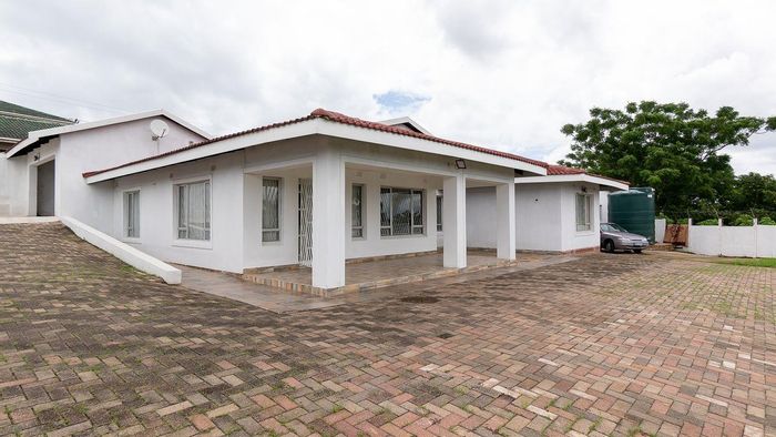 For Sale: House in Shallcross with 4 beds, garden, double garage, rental outbuilding.