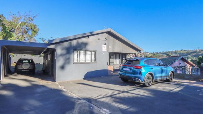 For Sale: House in Havenside with 3 bedrooms, security, and ample parking.