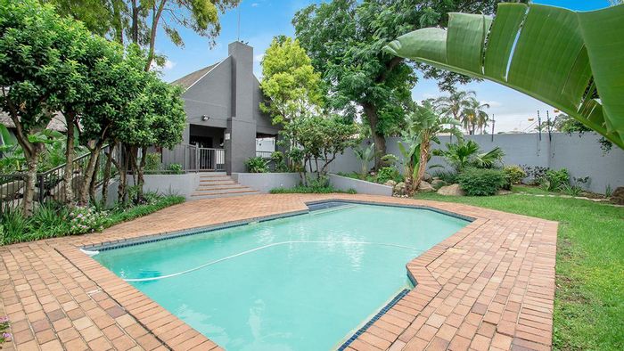 Morningside Apartment For Sale: 2 beds, clubhouse, pool, secure complex, great location.