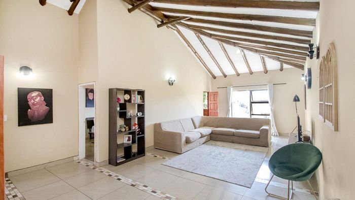 For Sale: Bellairs Park Townhouse with open plan living, pool, and amenities nearby.