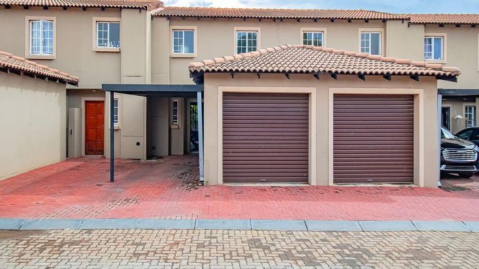 For Sale: 3-Bedroom Townhouse in Annlin with garage, carport, and backyard patio.