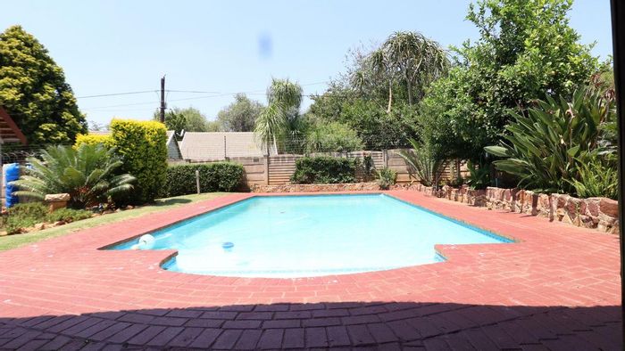 Cullinan Central House For Sale: Two homes, pool, solar system, secure with amenities.