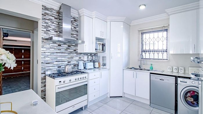 For Sale: House in Annlin with 3 bedrooms, 3.5 bathrooms, double garage.