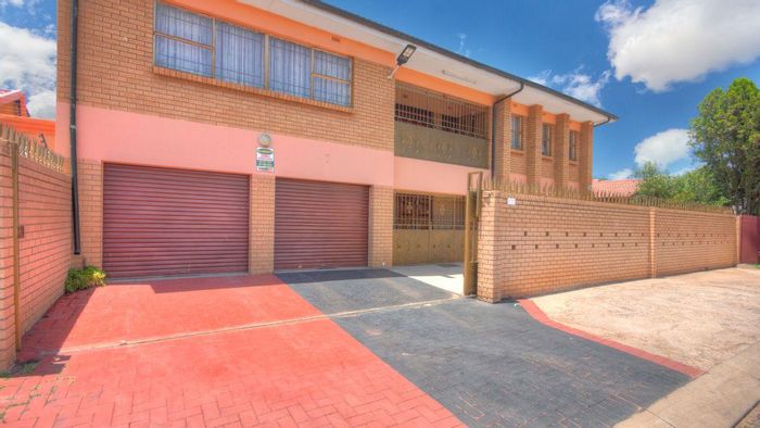 For Sale: Spacious 5-bedroom house in Lenasia South with ample parking and security.