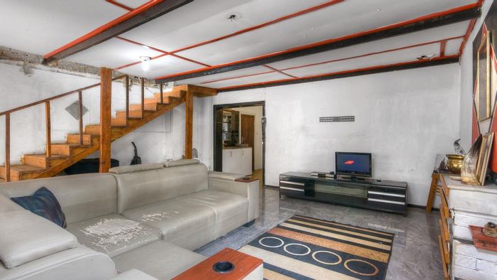 Eldorado Park House For Sale: Business-ready, 3 bedrooms, 2 baths, spacious garage.