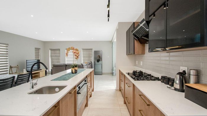 For Sale: 5-Bedroom House in Carlswald with Inverter, Security, and Spacious Garden.