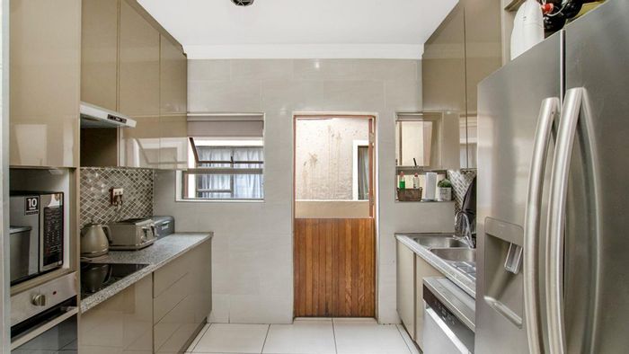 Sagewood House For Sale: 4 Bedrooms, 2 Bathrooms, secure estate, double garage.