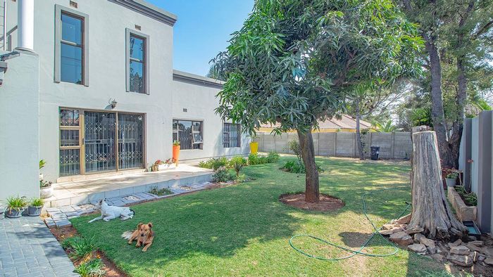 For Sale: House in Silverton with 3 beds, 3 baths, flatlet, and garage.
