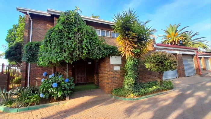 For Sale: Townhouse in Clayville East with 3 bedrooms, garage, and ample parking.