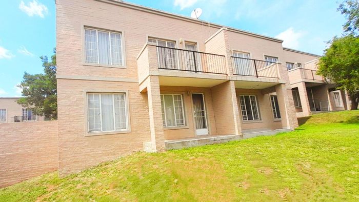 Buccleuch Townhouse For Sale: 1 bed, secure living, near amenities and transport.