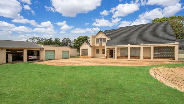 For Sale: Glen Austin AH House with four cottages, garages, and borehole.