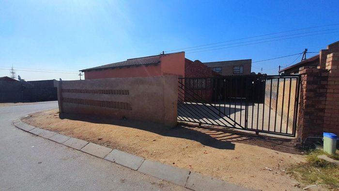 For Sale: House in Ebony Park with rental income, cottages, and corner shop.