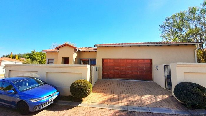 For Sale: House in Willaway with garden, double garage, and close to schools.
