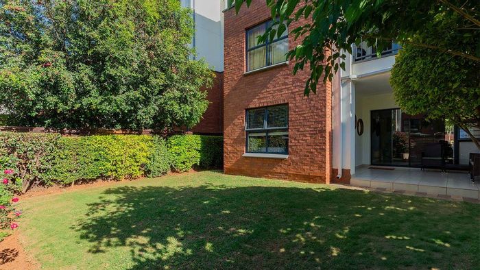 For Sale: 3-Bedroom Apartment in Greenstone Crest with Garden, Gym, and Pool.