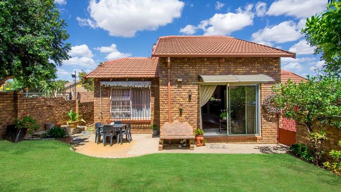 For Sale: 3 Bed Townhouse in Wilgeheuwel with garden, parking, and recent renovations.