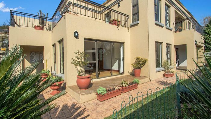 For Sale: Fairland House with 3 bedrooms, pool, and ample parking options.