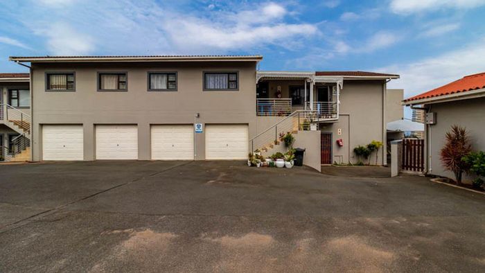 Amanzimtoti Apartment For Sale: 4 bedrooms, sea views, garage, and parking.