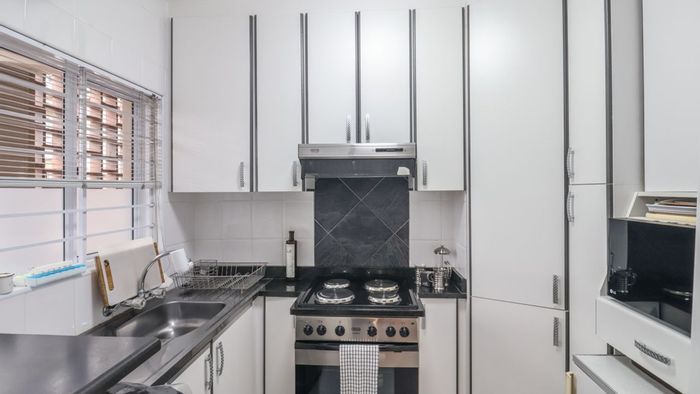 For Sale: 2-bedroom apartment in Sydenham with secure parking and air conditioning.
