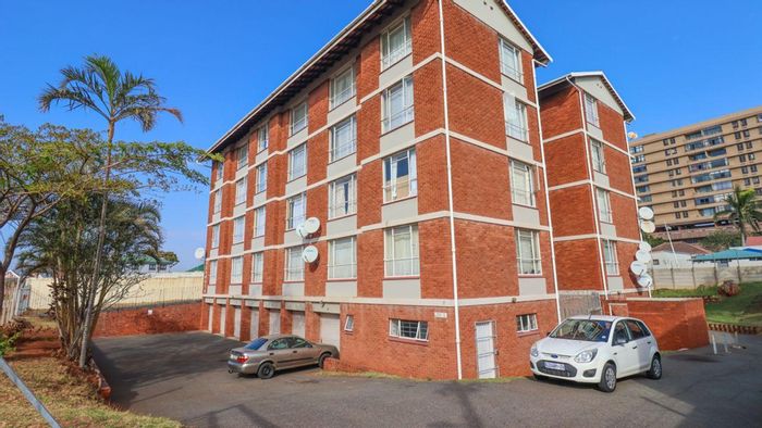 2-Bedroom Apartment in Windermere For Sale with Parking and Close to Shopping.