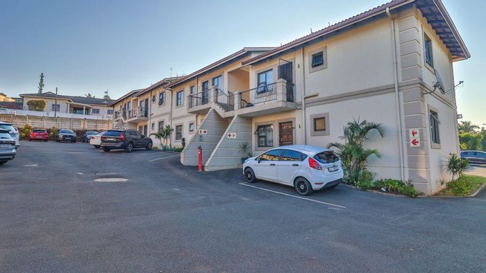 Grove End Townhouse For Sale: 3 bedrooms, open plan living, secure parking.