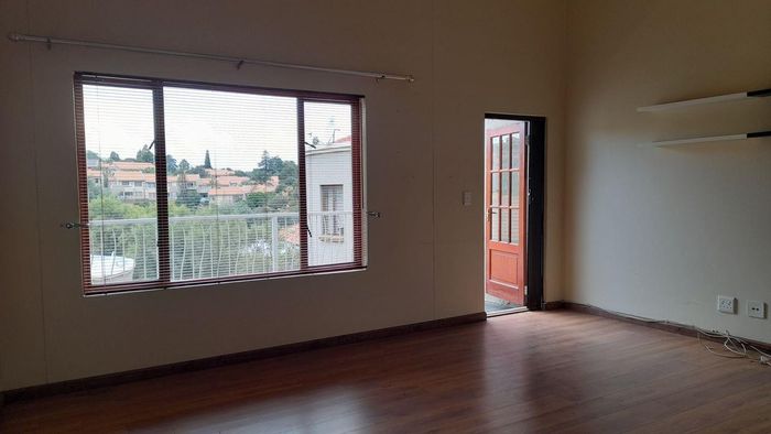 For Sale: Townhouse in Winchester Hills with 2 en suite bedrooms and balcony views.
