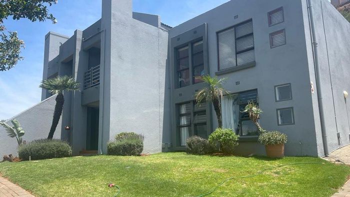 Glenvista Townhouse For Sale: 3 Bedrooms, Golf Course Views, Pool, 24-Hour Security.