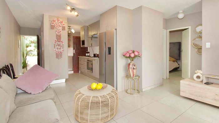 Wapadrand Apartment For Sale: 2 Bedrooms, Private Garden, Pool, Secure Estate.