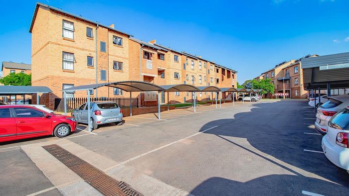 For Sale: Apartment in Olympus AH with 2 bedrooms, security, and communal amenities.
