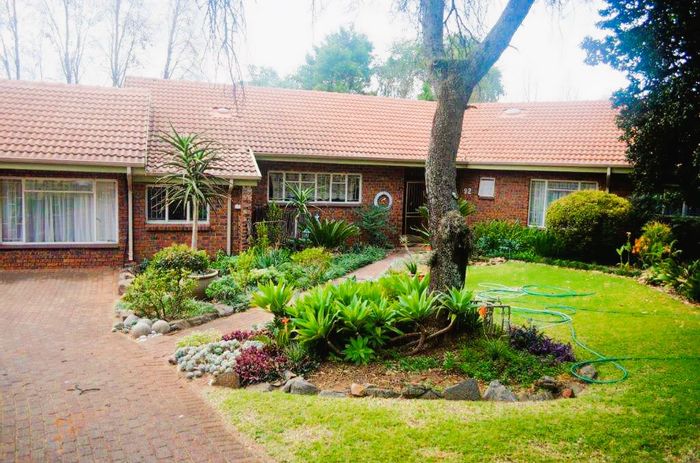 Wierda Park House For Sale: 4 Bedrooms, Study, Flatlet, Pool, Secure Parking.