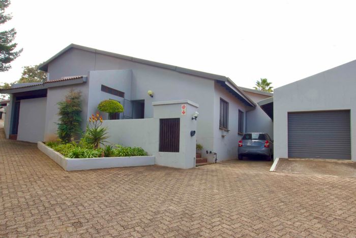 Die Hoewes Townhouse For Sale: 3 Bedrooms, Pool, Garden, Secure Complex.