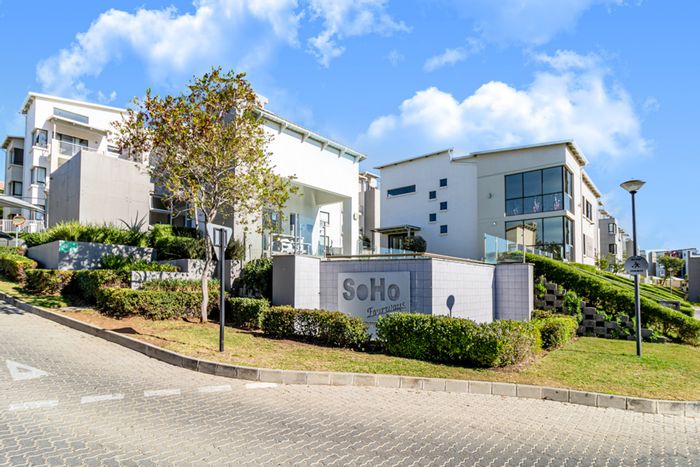For Sale: Fourways Apartment with gym, pool, clubhouse, and spacious loft.