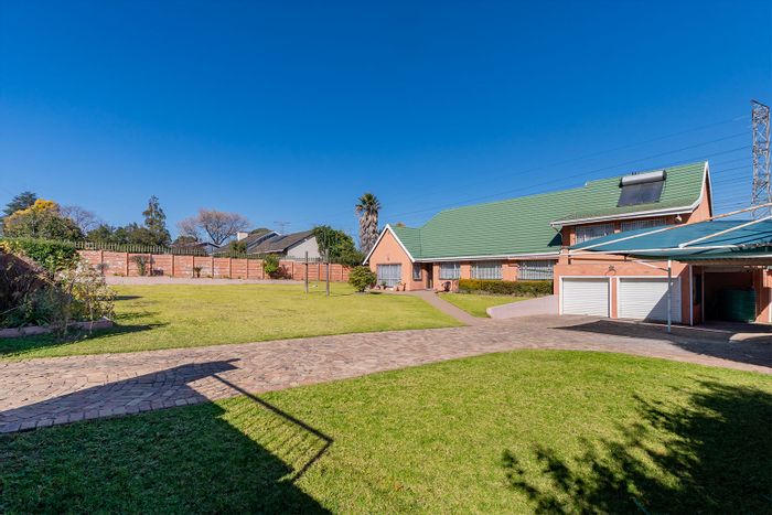 For Sale: House in Rembrandt Ridge with 4 bedrooms, cottages, pool, and ample parking.