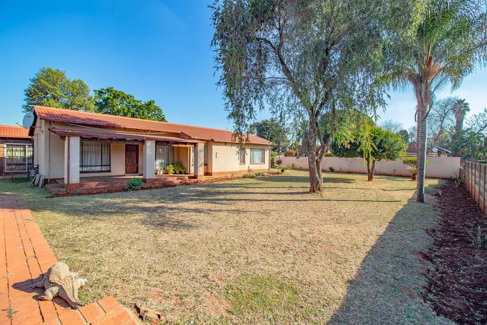 For Sale: House in The Orchards with pool, cottage, and spacious garden.